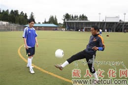 西藏裔球队参加美国各族裔足球锦标赛