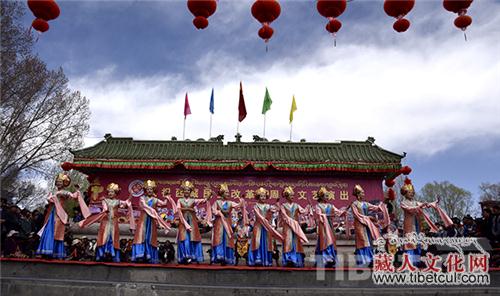西藏拉萨市举办庆祝西藏民主改革60周年文艺演出