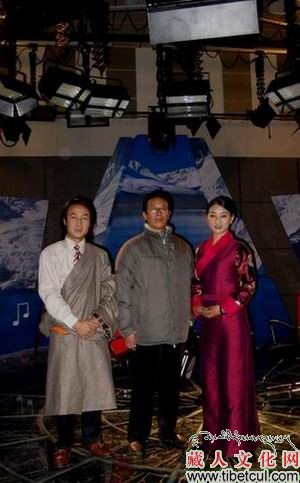 雪域歌手仲白参加青海藏语卫视《雪域足迹》录制