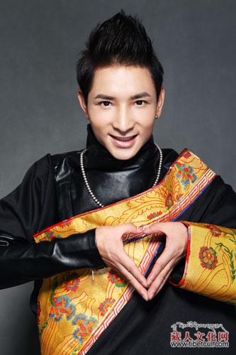 藏族歌手尕让邓真创作公益歌曲《当我伸出手臂》