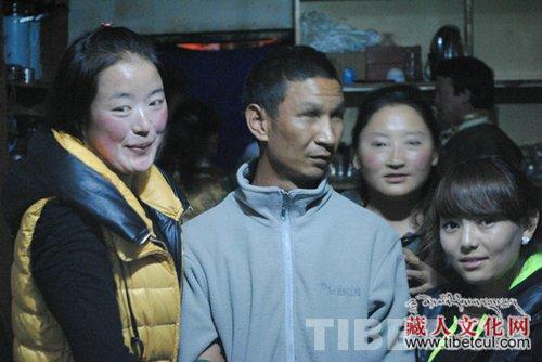 西藏职业技术学院学子自发志愿团体援助西藏盲人