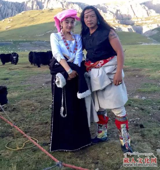 藏族明星扎西措和阿山主演电影骏马之乡日前开拍