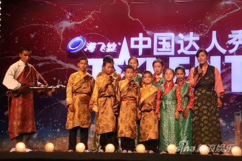 《达人秀》最后晋级赛 西藏盲童合唱队感动全场