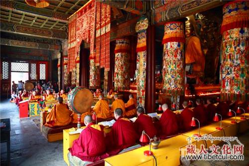 北京藏传佛教寺院雍和宫举行佛吉祥日千供法会