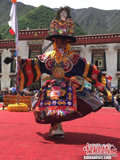 西藏百年老寺迎来跳神佛事活动 祈愿风调雨顺