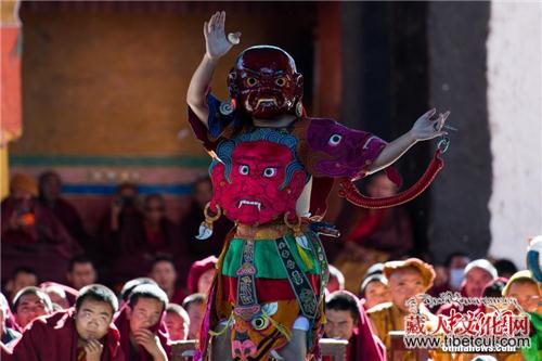 西藏扎什伦布寺举行一年一度“羌姆”跳神活动