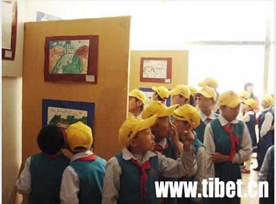 拉萨市少年宫为庆祝“六·一”举办少儿画展