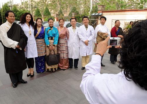 6个国家的29名学员在京领到藏医结业证书