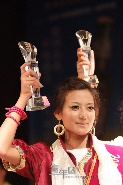 藏人文化网网友央获得亚洲小姐西藏赛区冠军