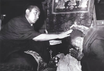 1957年,十世班禅大师在日喀则