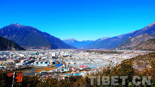 林芝地区八一镇远景，拍摄于12月24日