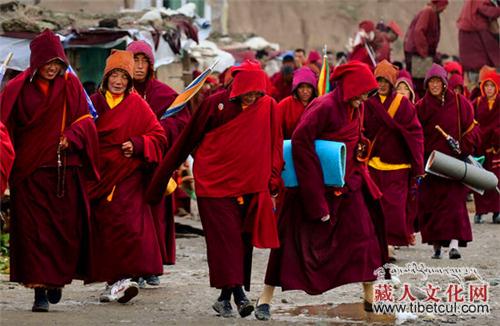 藏传佛教各宗派女性出家的历史及现状