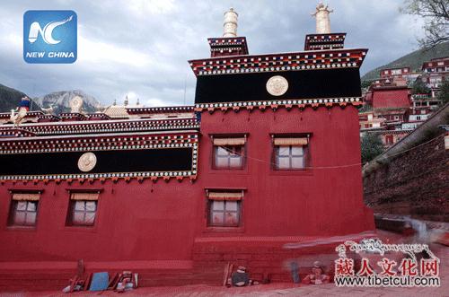 德格印经院：“藏文化肚脐”上的32万块印版