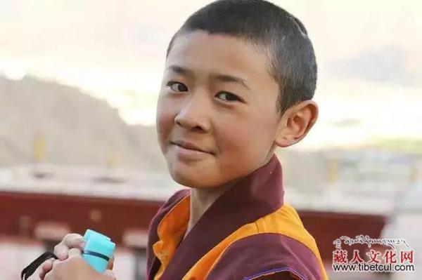 西藏少年活佛的“修行路”