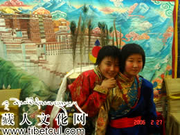 西北民族大学藏族老师庆贺藏历年