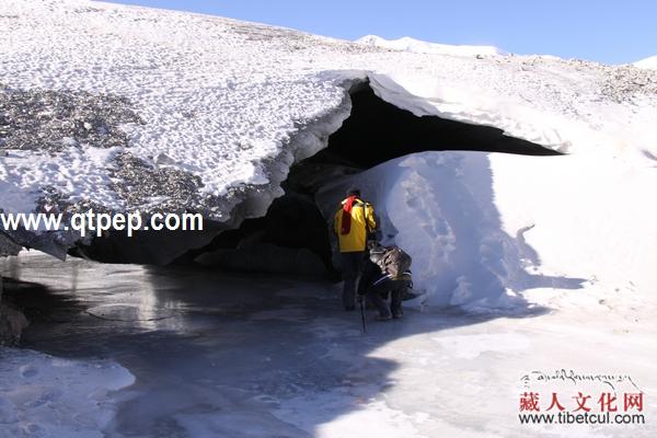 组图：正在融化消失的阿尼玛卿雪山“千顶帐篷”