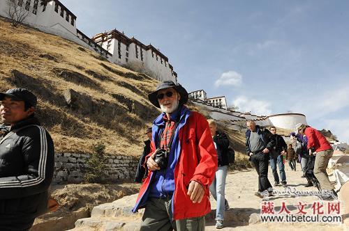 从农历大年三十到元宵节期间：新年西藏旅游收入近亿元