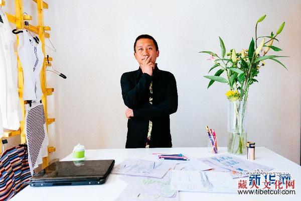 藏族设计师的藏装梦 远销印欧打造国际品牌