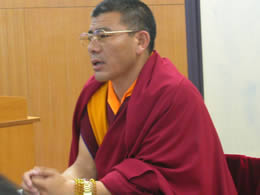 拉加寺僧人久迈尖措应邀在西北民大讲座