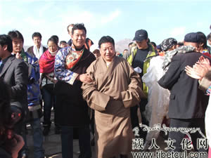 阿贡活佛再次捐助天祝藏族学生