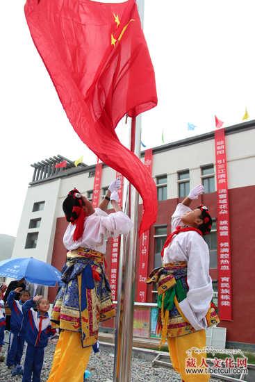 玉树州红旗小学入住新校园