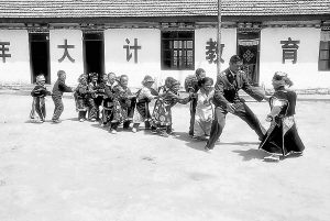 兵老师与40名藏族孩子的故事
