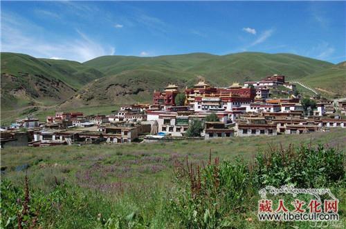 "世界高城"看风景 国庆黄金周4.4万人游四川理塘