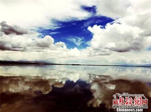中国版“天空之镜”依托旅游产业带动牧民脱贫