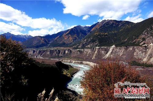 2017年西藏自治区累计接待游客2560多万人次