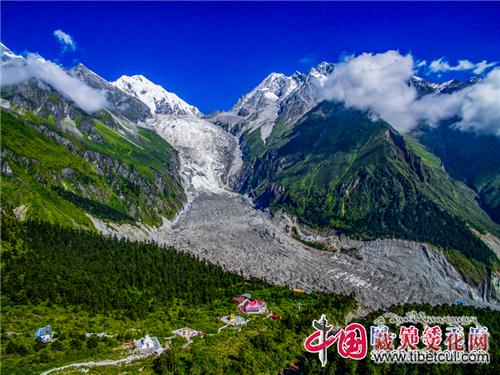 2017四川甘孜旅游推介在蓉举行 发布暑期优惠政策