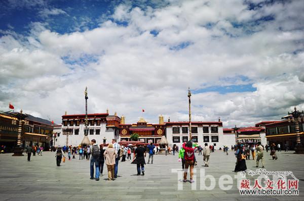 西藏迎来旅游旺季　布达拉宫门票网上预订日渐趋紧