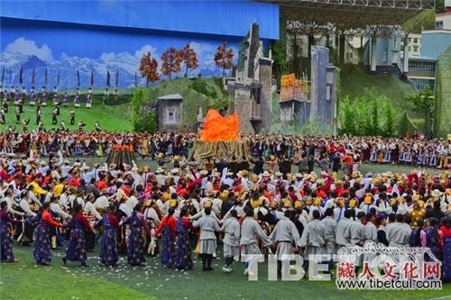 四川马尔康第六届嘉绒锅庄文化旅游节开幕