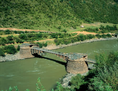 全国重点文物保护单位新龙波日藏式伸臂桥完成维修勘测工作