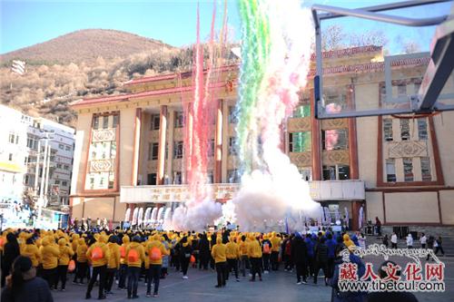 马尔康地区2018年迎新全民健身跑暨登高活动举行