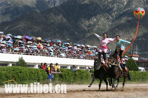 西藏雪顿节举办民族传统体育竞技活动