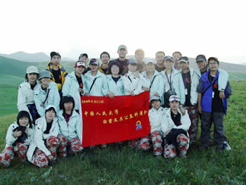 中国人民大学登山队登顶各拉丹东峰