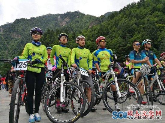 四川阿坝州黑水县环达古冰山自行车挑战赛开赛