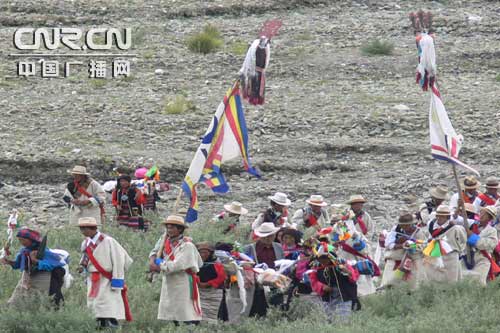 西藏各地欢度“望果节”迎丰收