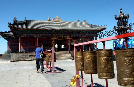 甘珠尔庙重建后恢复昔日风貌