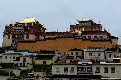 香格里拉噶丹·松赞林寺举行格冬节盛大欢庆活动