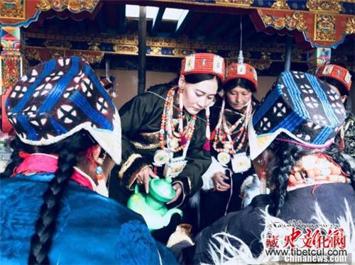 西藏迎来普兰藏历新年 喝青稞酒跳锅庄舞祈福