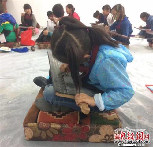 藏文尼赤派书法班开班：让“非遗”更“亲民”