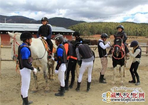 传承民族文化 云南省迪庆首届马术培训班开班