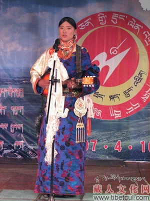 首届柴达木杯藏族弹唱大赛在德令哈举行