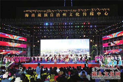青海海南州第三届藏族服饰文化艺术节暨博览会举行