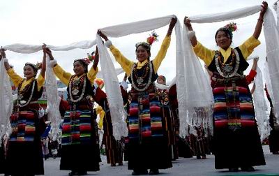 第七届珠峰文化节在日喀则开幕