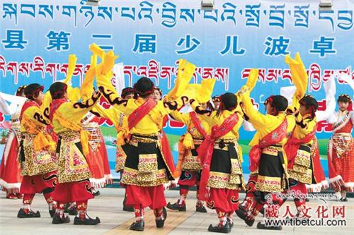 西藏波密县​非遗进校园 传承重点向学校倾斜