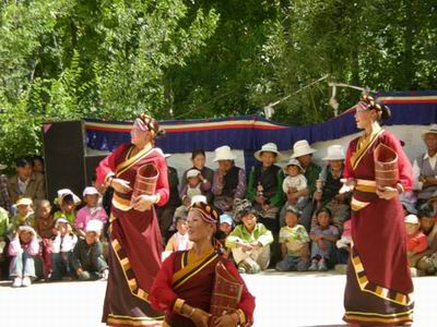 保护西藏文化藏戏深受民众欢迎