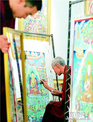 藏族僧侣久西上师精心绘制唐卡