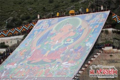 西藏拉萨雪顿节开幕：哲蚌寺首次展出强巴佛唐卡